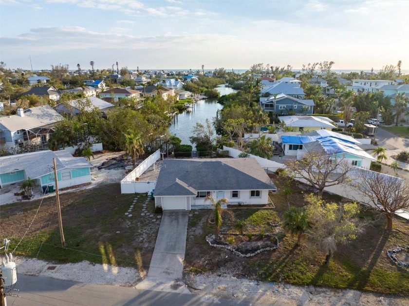 Beautiful over-sized lot on Anna Maria. This home sustained - Beach Home for sale in Anna Maria, Florida on Beachhouse.com