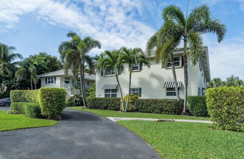 PRIME EAST DELRAY BEACH IMMACULATE & TOTALLY RENOVATED 1ST FLOOR - Beach Condo for sale in Delray Beach, Florida on Beachhouse.com