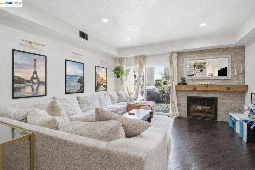 Open House, May 24th 1:00-3:00pm!! Spacious townhouse-style - Beach Condo for sale in San Leandro, California on Beachhouse.com