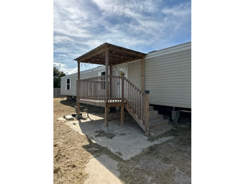 3 bedroom/2 bathroom single wide mobile home in Flour Bluff - Beach Home for sale in Corpus Christi, Texas on Beachhouse.com