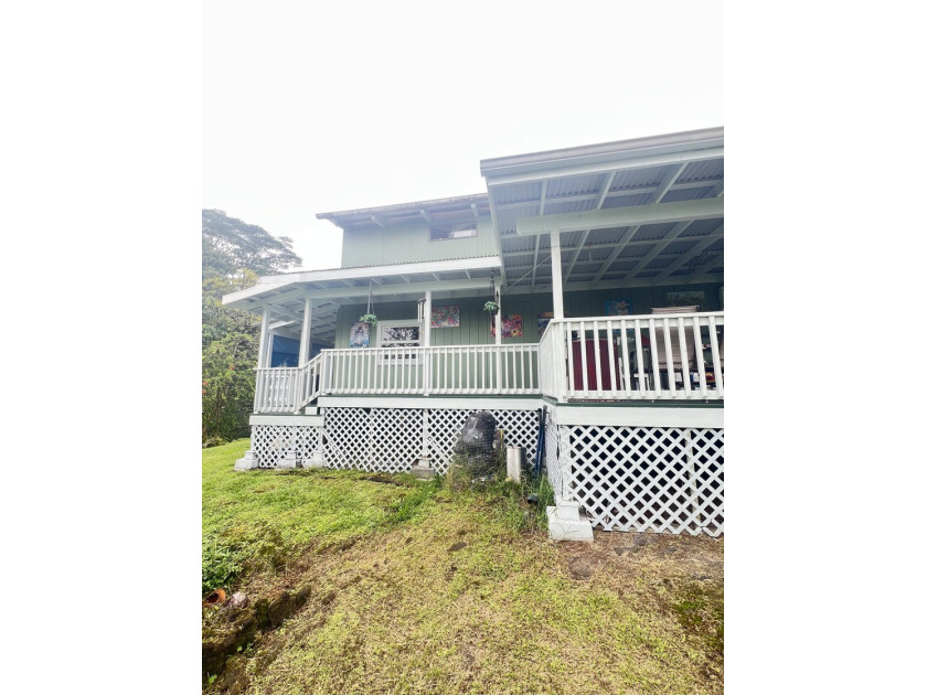Charming and affordable home in Hawaiian Paradise Park, tucked - Beach Home for sale in Keaau, Hawaii on Beachhouse.com