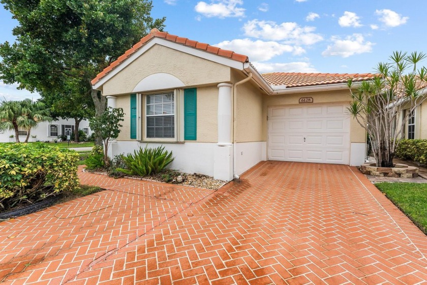 Best value in Floral Lakes!  Desirable split plan with 3 - Beach Home for sale in Delray Beach, Florida on Beachhouse.com