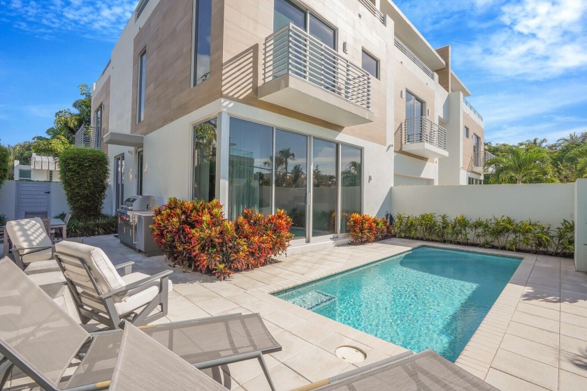 Experience the perfect blend of sophistication and convenience - Beach Townhome/Townhouse for sale in Delray Beach, Florida on Beachhouse.com