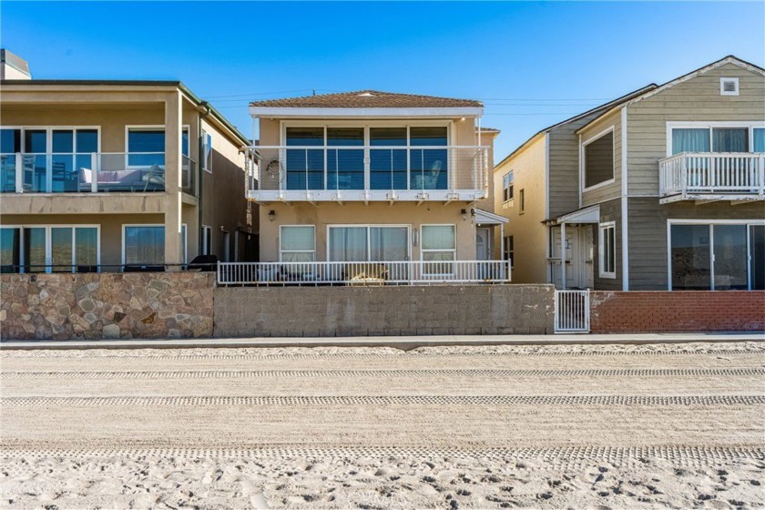 True Oceanfront. Timeless Investment.
Opportunities like this - Beach Townhome/Townhouse for sale in Seal Beach, California on Beachhouse.com