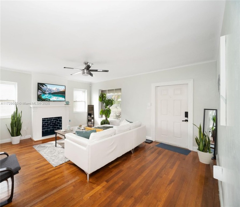 Motivated owner. This is your opportunity to own a charming - Beach Home for sale in Hollywood, Florida on Beachhouse.com