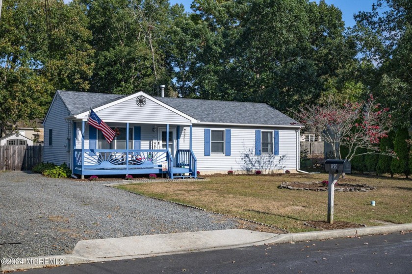 Whether you are a first-time home buyer or looking to simplify - Beach Home for sale in Manahawkin, New Jersey on Beachhouse.com