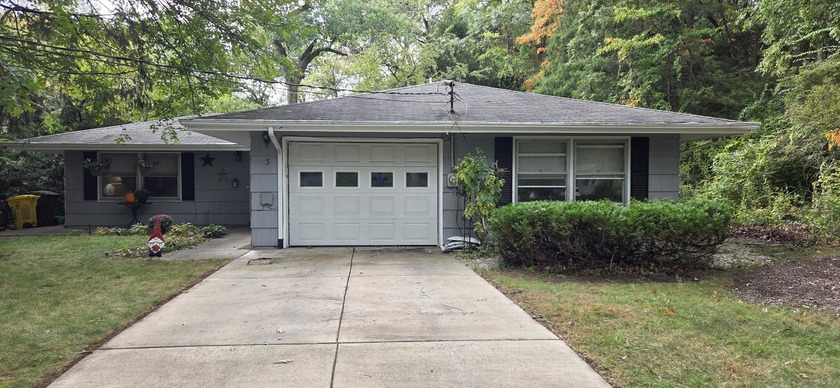 NEW TO MARKET! OGDEN DUNES - SECLUDED RANCH RETREAT! Discover - Beach Home for sale in Portage, Indiana on Beachhouse.com