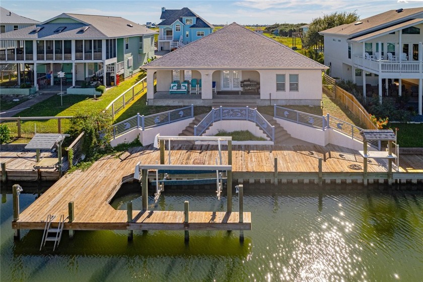 Enjoy the coastal life of fishing  hunting in this one-story - Beach Home for sale in Rockport, Texas on Beachhouse.com