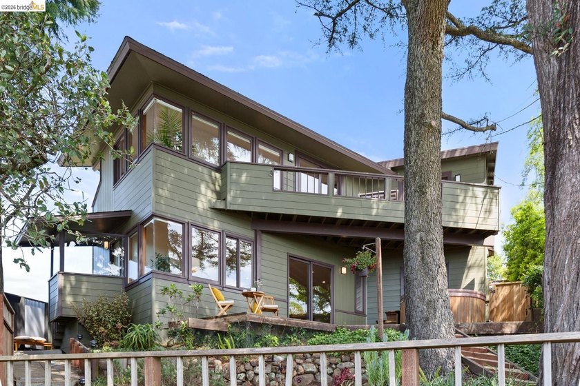 A private sanctuary in the coveted Berkeley Hills, this - Beach Home for sale in Berkeley, California on Beachhouse.com