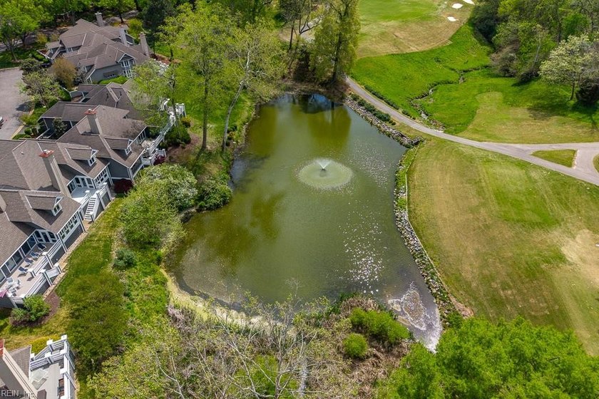 Beautifully maintained and updated Townhome on the 15th hole of - Beach Townhome/Townhouse for sale in Williamsburg, Virginia on Beachhouse.com