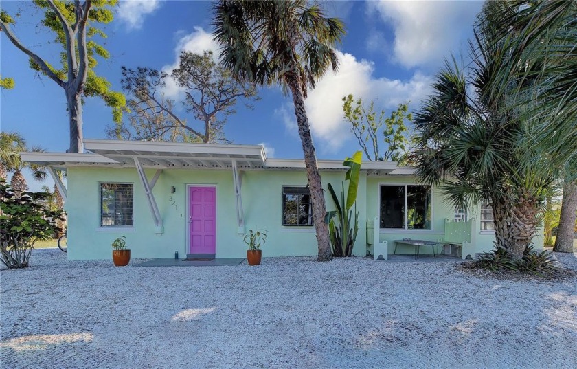 Welcome to 321 Hills Road, a charming mid-century modern - Beach Home for sale in Nokomis, Florida on Beachhouse.com