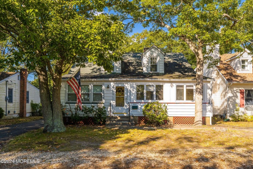 Well maintained 3 BR, 2 BATH home just 2.5 miles from - Beach Home for sale in Point Pleasant, New Jersey on Beachhouse.com