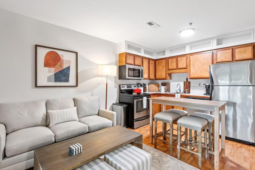 Welcome to 40 Bee Street #306 -- being sold fully furnished - Beach Condo for sale in Charleston, South Carolina on Beachhouse.com