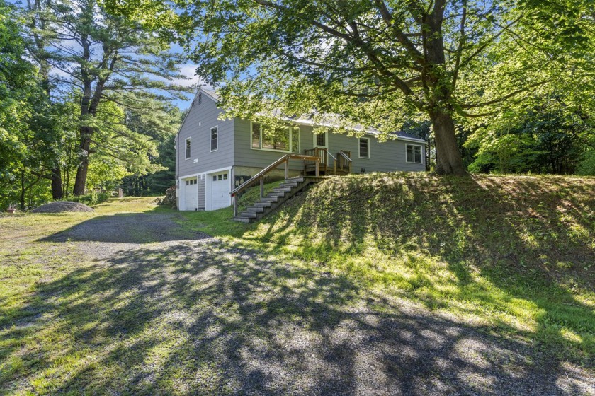 Along the edge of Cider Hill Creek sits this sweet ranch style - Beach Home for sale in York, Maine on Beachhouse.com