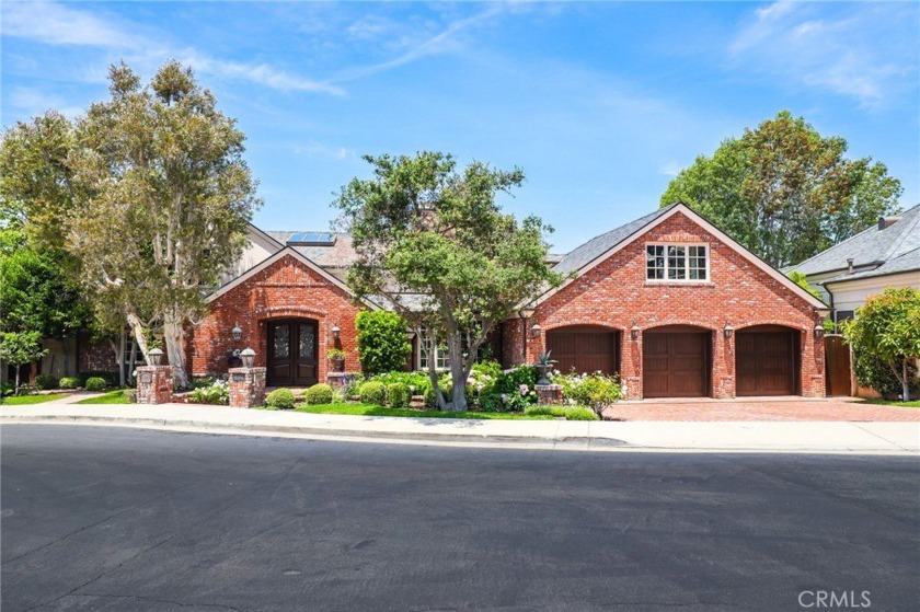 This classic and highly desirable custom home is situated on a - Beach Home for sale in Newport Beach, California on Beachhouse.com