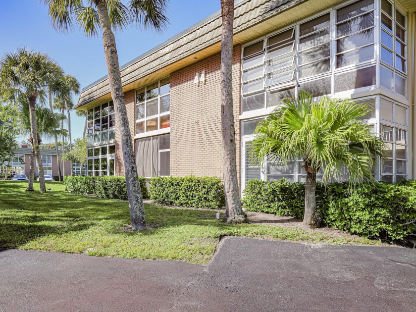 Impeccable first floor 1BR with washer and dryer in the unit - Beach Condo for sale in Vero Beach, Florida on Beachhouse.com