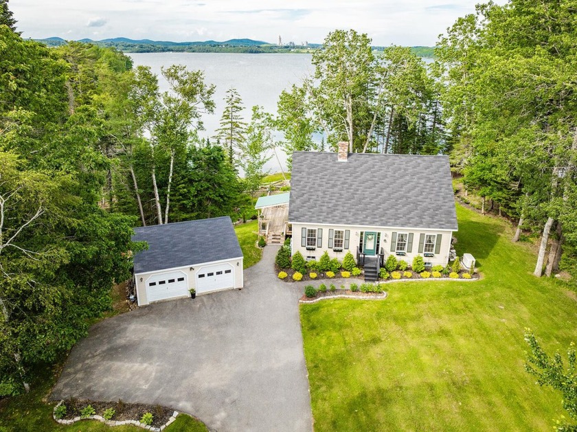 Nicely renovated 3 bedroom, 2 bath Cape with over 200 feet of - Beach Home for sale in South Thomaston, Maine on Beachhouse.com