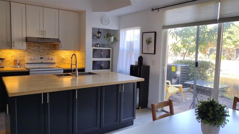 Welcome to the community of The Villas at Harbor Isles. A - Beach Townhome/Townhouse for sale in Dania, Florida on Beachhouse.com