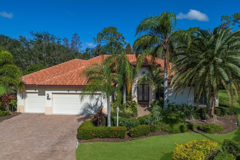 Welcome to this stunning home in the sought-after Lakewood Ranch - Beach Home for sale in Lakewood Ranch, Florida on Beachhouse.com