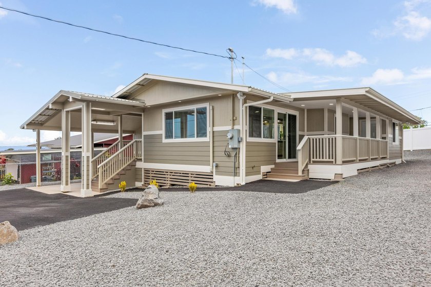 Stylishly remodeled and thoughtfully updated, this Hilo home - Beach Home for sale in Hilo, Hawaii on Beachhouse.com