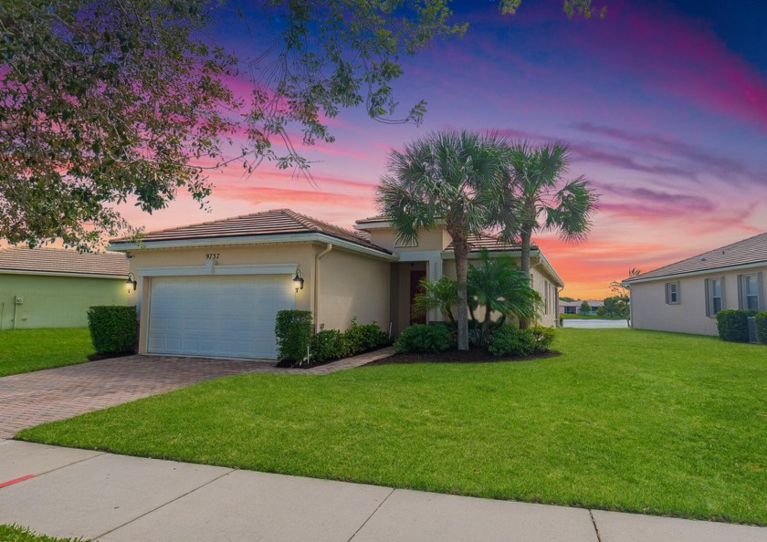 HERITAGE OAKS, TRADITION! WONDERFUL 3/2/2 LAKEFRONT HOME ON - Beach Home for sale in Port Saint Lucie, Florida on Beachhouse.com