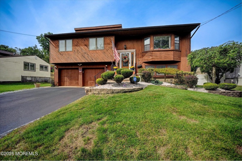 A beautifully manicured, meticulously maintained, and tastefully - Beach Home for sale in Old Bridge, New Jersey on Beachhouse.com