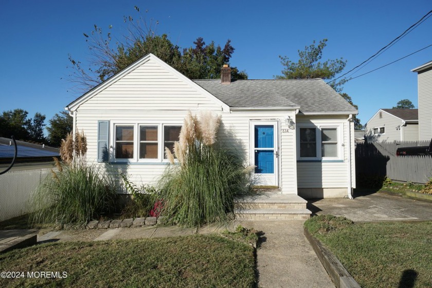 Nestled in the heart of Cliffwood Beach with a Keyport mailing - Beach Home for sale in Keyport, New Jersey on Beachhouse.com