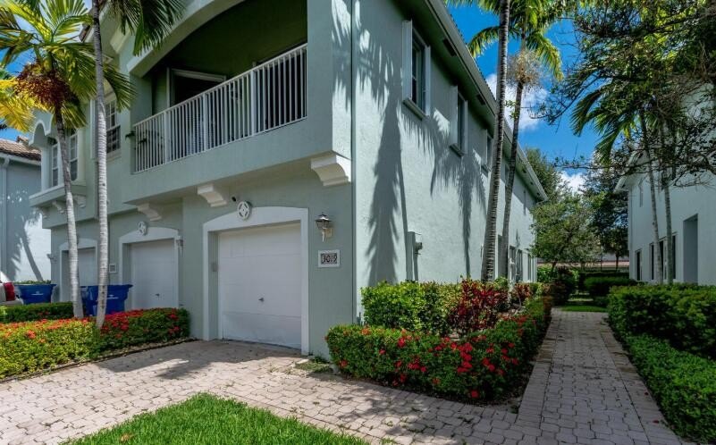 Great opportunity to own in a desirable Riviera Beach community! - Beach Townhome/Townhouse for sale in Riviera Beach, Florida on Beachhouse.com