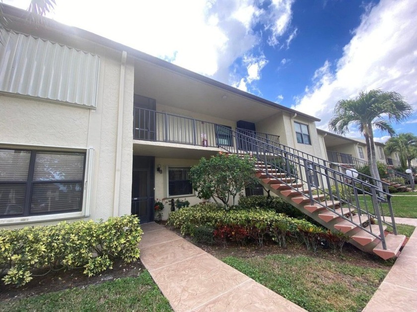 Move right into this spacious, beautiful updated well-maintained - Beach Condo for sale in Lake Worth, Florida on Beachhouse.com