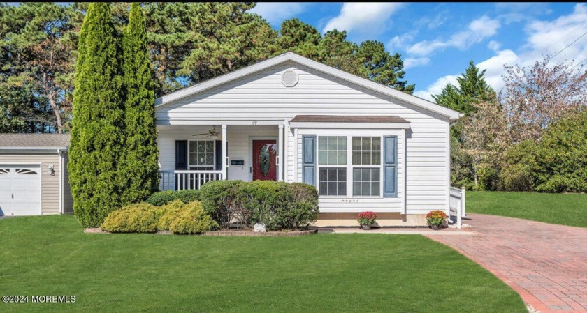 Welcome to this exceptional 2 bed, 2 bath home in the desirable - Beach Home for sale in Manahawkin, New Jersey on Beachhouse.com