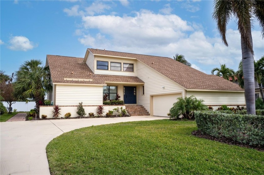 EXQUISITE LUXURY ESTATE HOME! Unrivaled elegance and modern - Beach Home for sale in Belleair Beach, Florida on Beachhouse.com