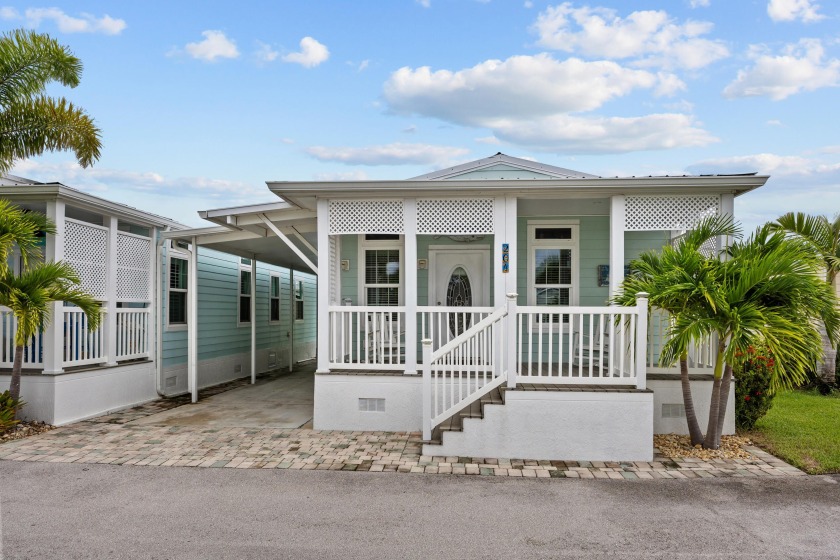 Light, bright, and move-in ready! This 2-bedroom, 2-bathroom - Beach Home for sale in Jensen Beach, Florida on Beachhouse.com