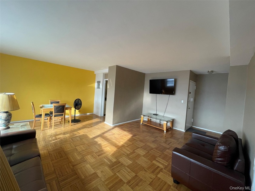 Spacious 1-Bedroom cooperative Apartment with Stunning Views - - Beach Home for sale in Bronx, New York on Beachhouse.com