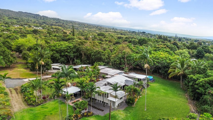This is a leasehold property. This exceptionally private 8-acre - Beach Home for sale in Captain Cook, Hawaii on Beachhouse.com