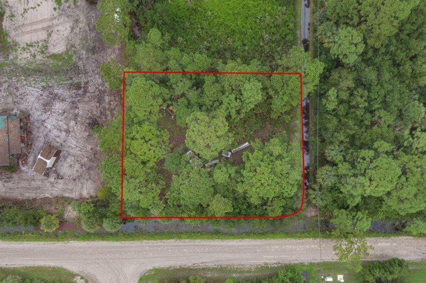 Beautiful oversized corner lot! Septic & Well, City water on - Beach Lot for sale in Vero Beach, Florida on Beachhouse.com