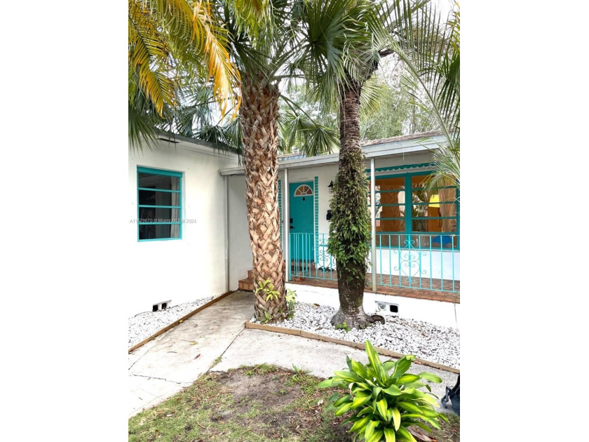 Fully updated 3 Bed / 2 Bath house with POOL. Oversized back - Beach Home for sale in Miami, Florida on Beachhouse.com