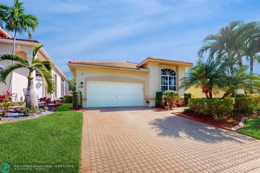 Move-in ready, Golf Course home on the tips of the 11th tee box - Beach Home for sale in Coral Springs, Florida on Beachhouse.com