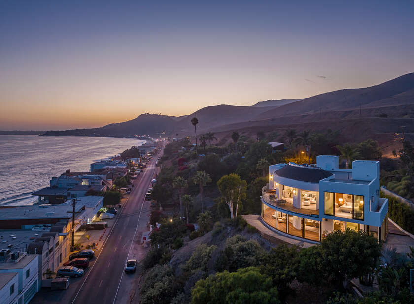 A divine modern retreat set above prime Malibu coastline, 25225 - Beach Home for sale in Malibu, California on Beachhouse.com