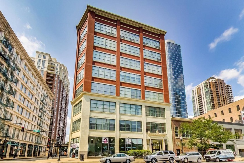 A very large (look at the room sizes!), beautiful, updated true - Beach Home for sale in Chicago, Illinois on Beachhouse.com