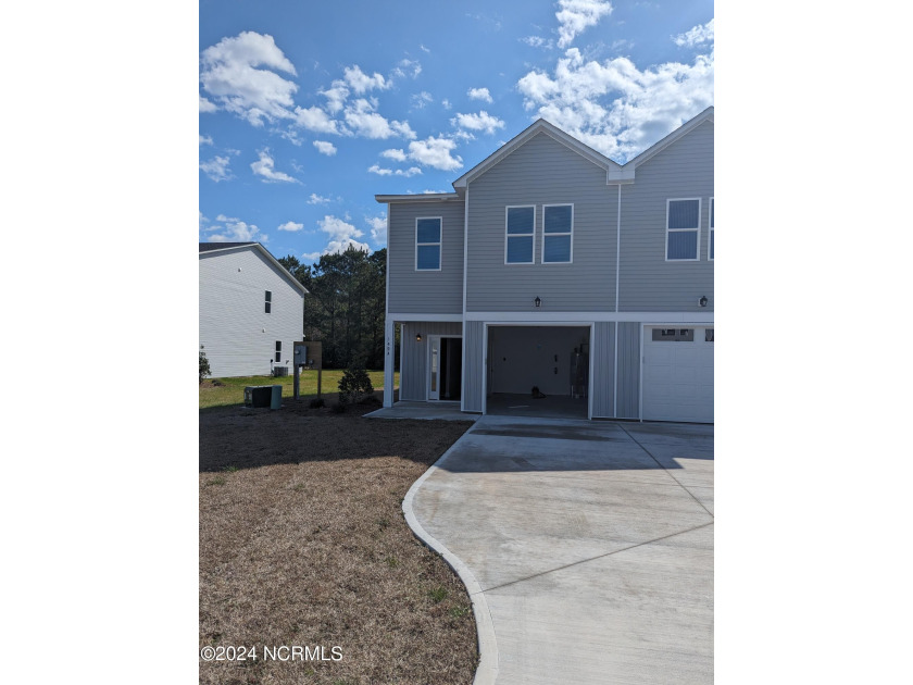 ''$2500 Use As You Choose'' offered to buyers! Never been lived - Beach Townhome/Townhouse for sale in Peletier, North Carolina on Beachhouse.com