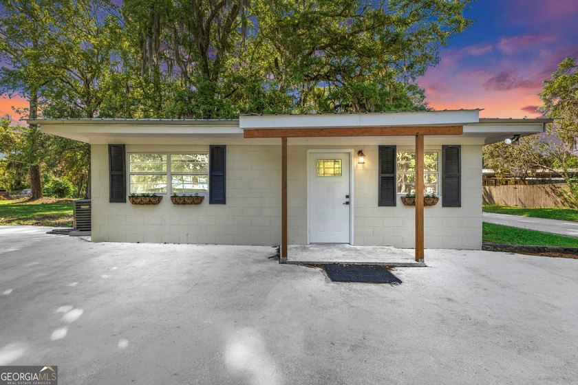 Recently remodeled tiny home in the fishing village of Harriet's - Beach Home for sale in Woodbine, Georgia on Beachhouse.com