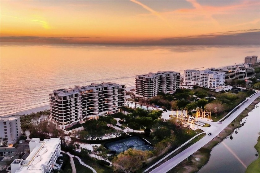 Behind the double-gated security of the Longboat Key Club, this - Beach Condo for sale in Longboat Key, Florida on Beachhouse.com