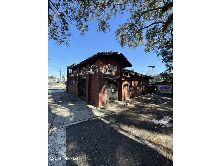Prime opportunity to own a fully operational restaurant in a - Beach Commercial for sale in Jacksonville, Florida on Beachhouse.com