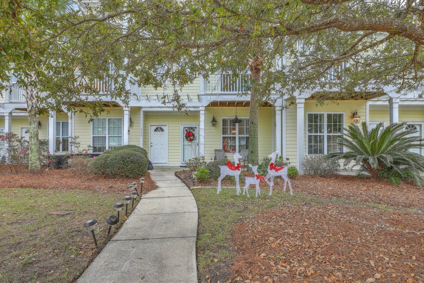 Welcome to your new lakefront home in desirable Whitney Lake! - Beach Home for sale in Johns Island, South Carolina on Beachhouse.com