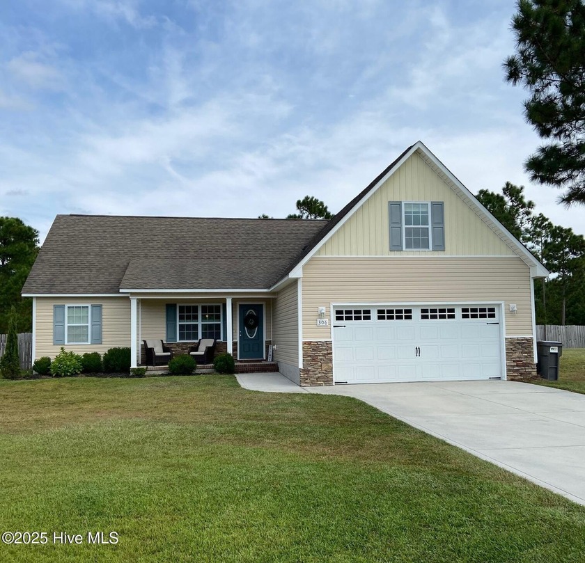 Fantastic 3 bedroom, 2 bath split plan home on 1.3 acres. The - Beach Home for sale in Hubert, North Carolina on Beachhouse.com