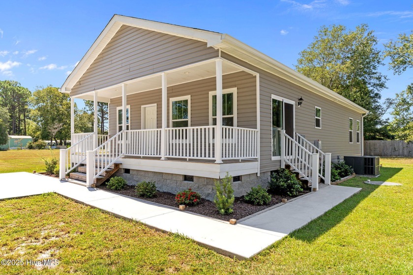 $5K Seller Credit Toward Closing Costs! Discover your dream home - Beach Home for sale in Calabash, North Carolina on Beachhouse.com
