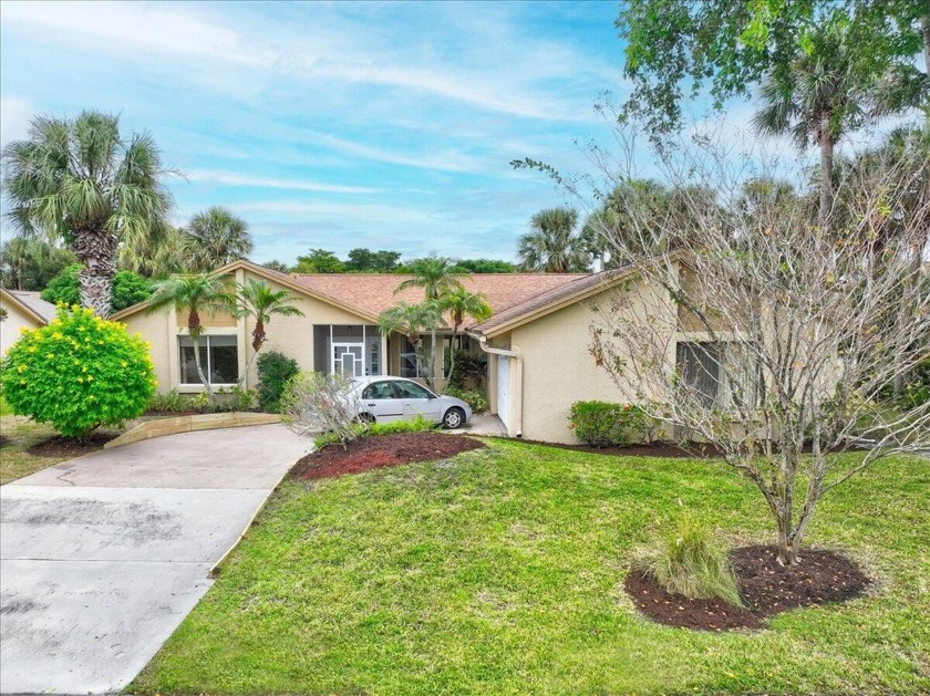 Welcome to this delightful 2-bedroom residence located in the - Beach Home for sale in Delray Beach, Florida on Beachhouse.com