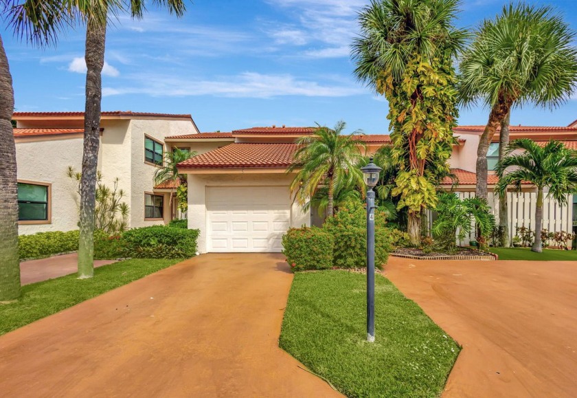 Walk to the beach! This beautifully updated, spotlessly clean - Beach Townhome/Townhouse for sale in Jupiter, Florida on Beachhouse.com