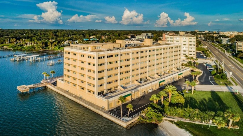 This impeccably maintained one-bedroom condo that has den/office - Beach Condo for sale in Belleair Beach, Florida on Beachhouse.com