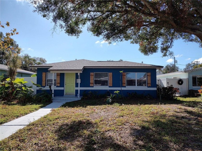 Beautifully remodeled concrete block home in a non flood zone - Beach Home for sale in St. Petersburg, Florida on Beachhouse.com